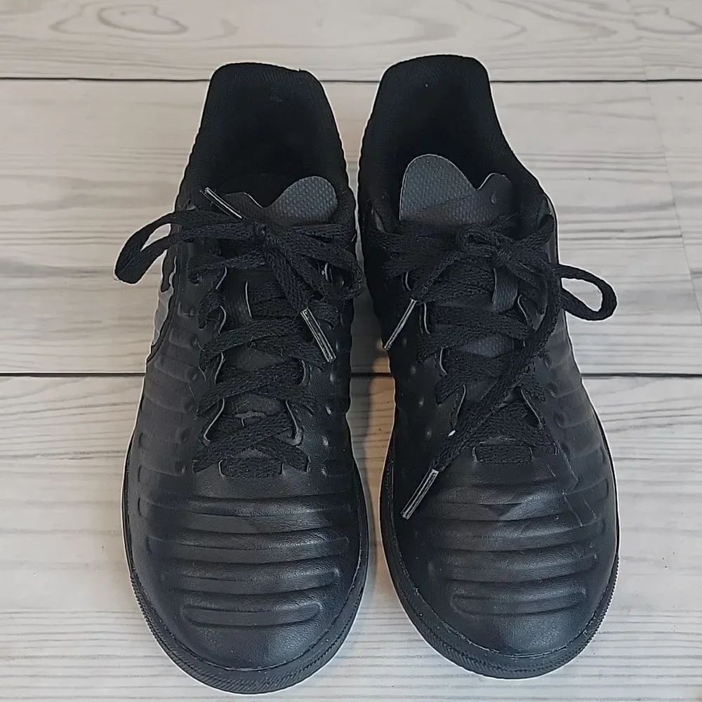 Nike Tiempo Athletic Sports Shoes Unisex Black 4.5Youth - Picture 2 of 8